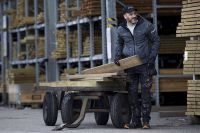 Co na sebe na stavbu dřevostavby? Ikonické pracovní kalhoty ze Švédska!