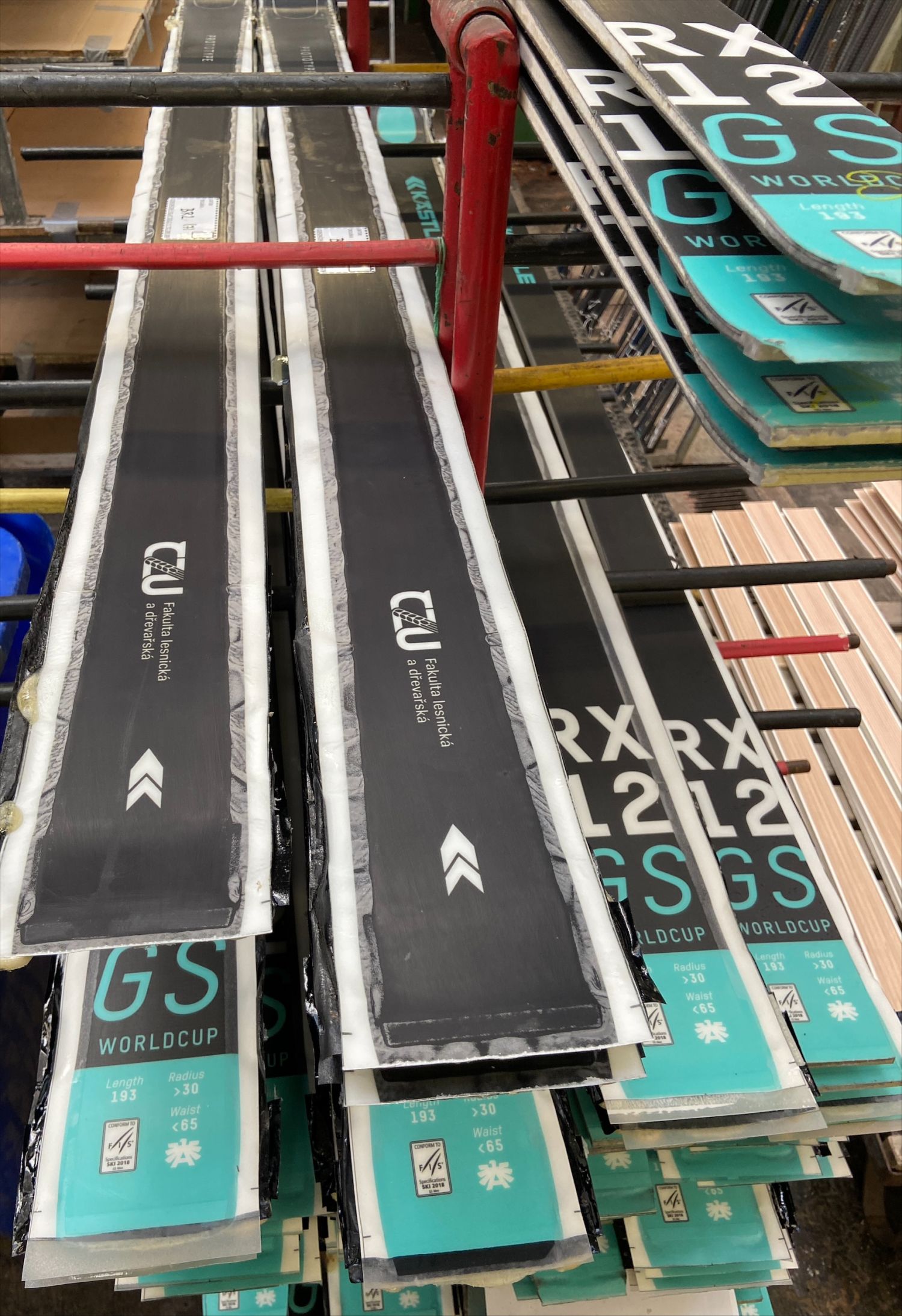 01 Prototypy lyzi Kastle