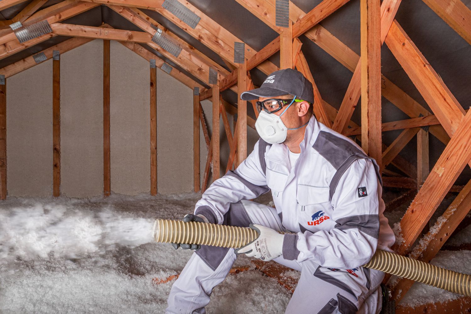 aplikace foukane izolace