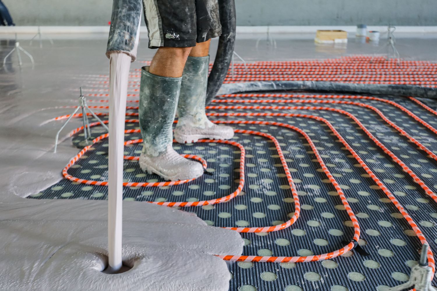 Celoplosne chlazeni a vytapeni v drevostavbe REHAU ANHDYRITEC RENOVA SPEED TOULON