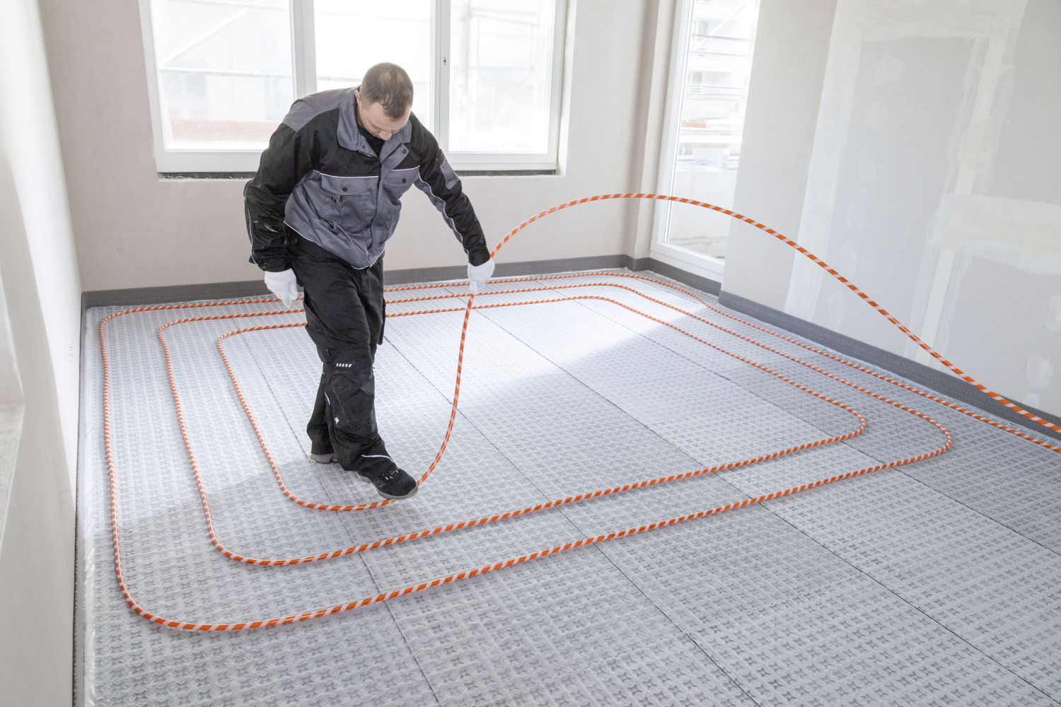 Celoplosne chlazeni a vytapeni v drevostavbe REHAU podlahove vytapeni