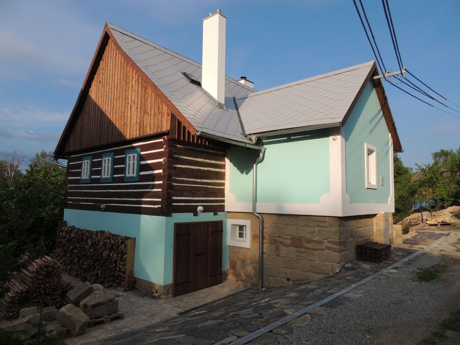 rekonstrukce historicke chalupy po rekonstrukci zadni stit