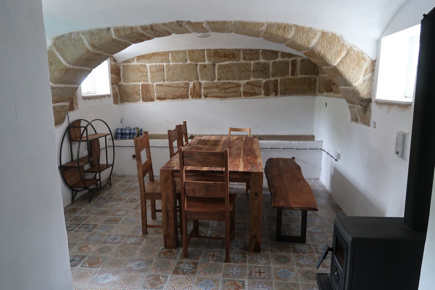 rekonstrukce historicke chalupy z chleva vznikla vinoteka