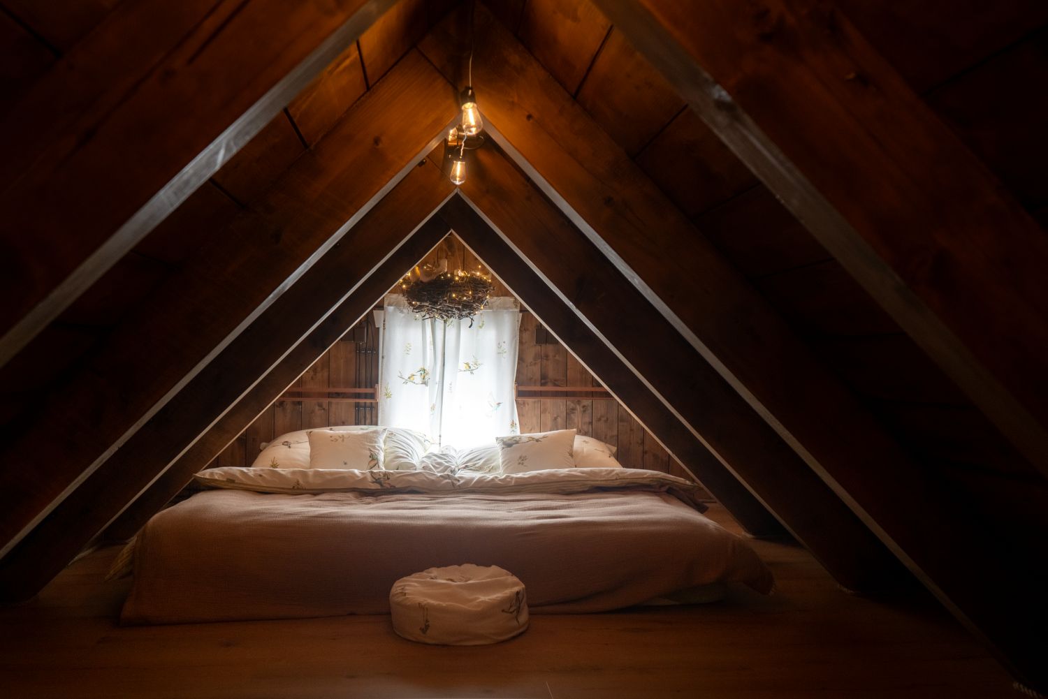 Roubenka Beneska podkrovni pokoj