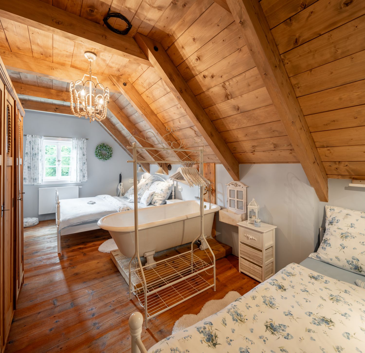 Roubenka Beneska vana v pokoji