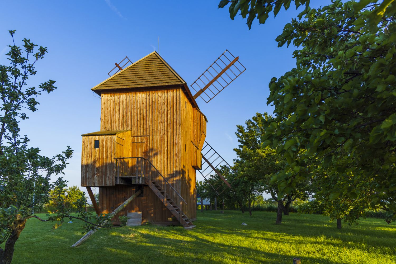 berani vetrny mlyn stary podvorov