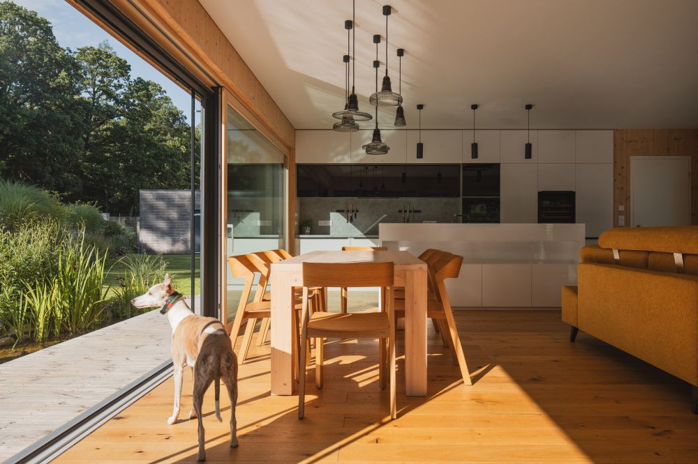 10 Vila schoulená v náručí krajiny