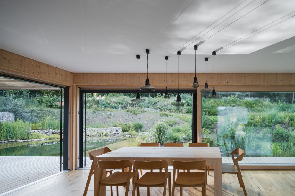 11 Vila schoulená v náručí krajiny