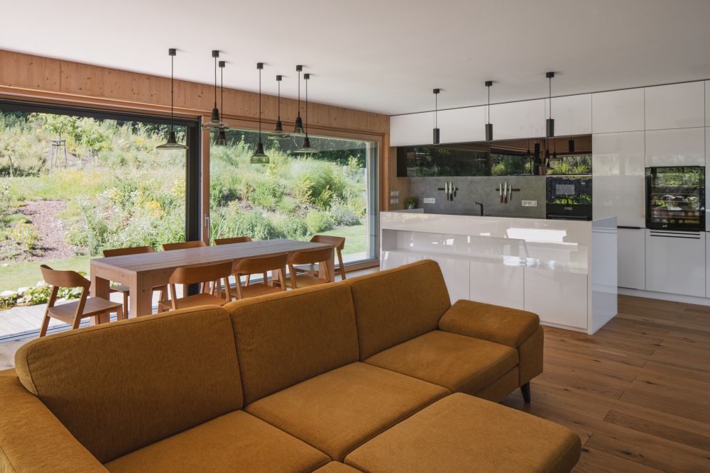 9 Vila schoulená v náručí krajiny