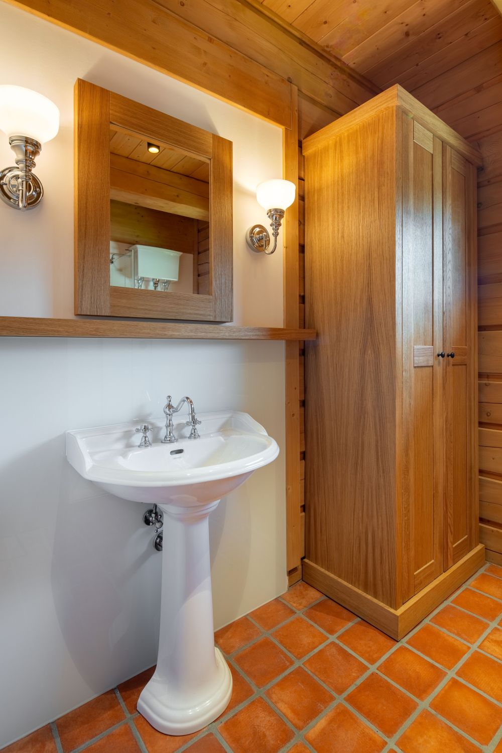 Zrcadlová roubenka na soutoku 12