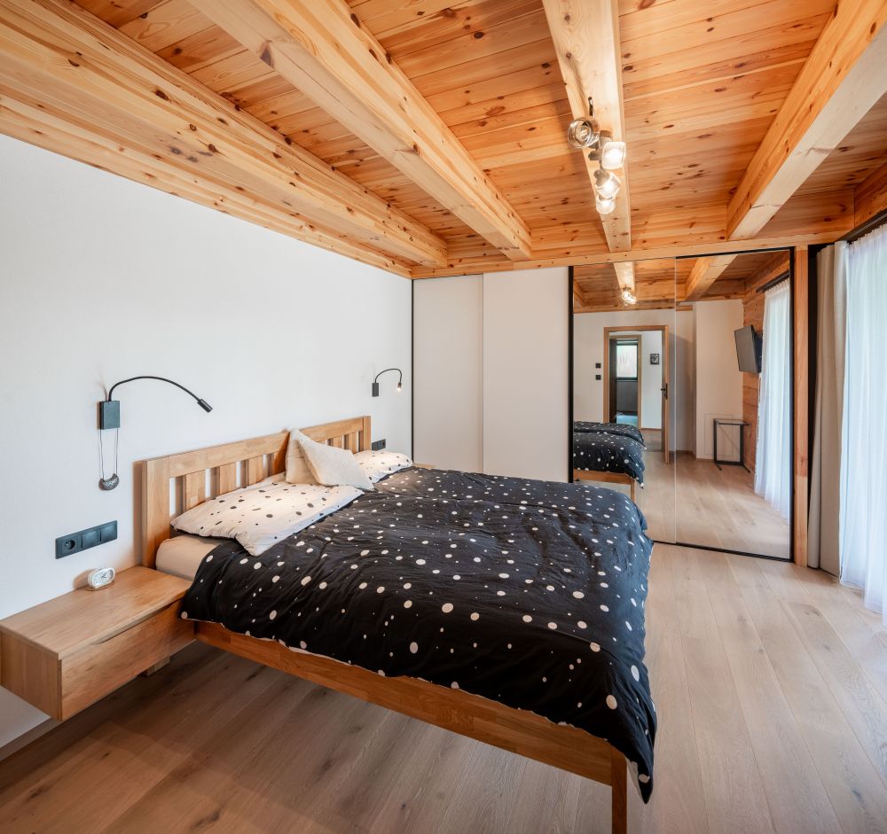 10 Výstavní poloroubenka