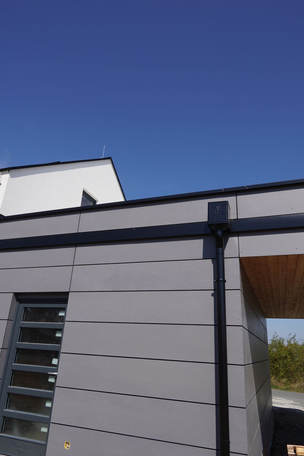 Fasáda z vláknocementu Swisspearl fasáda na dřevostavbě-detail