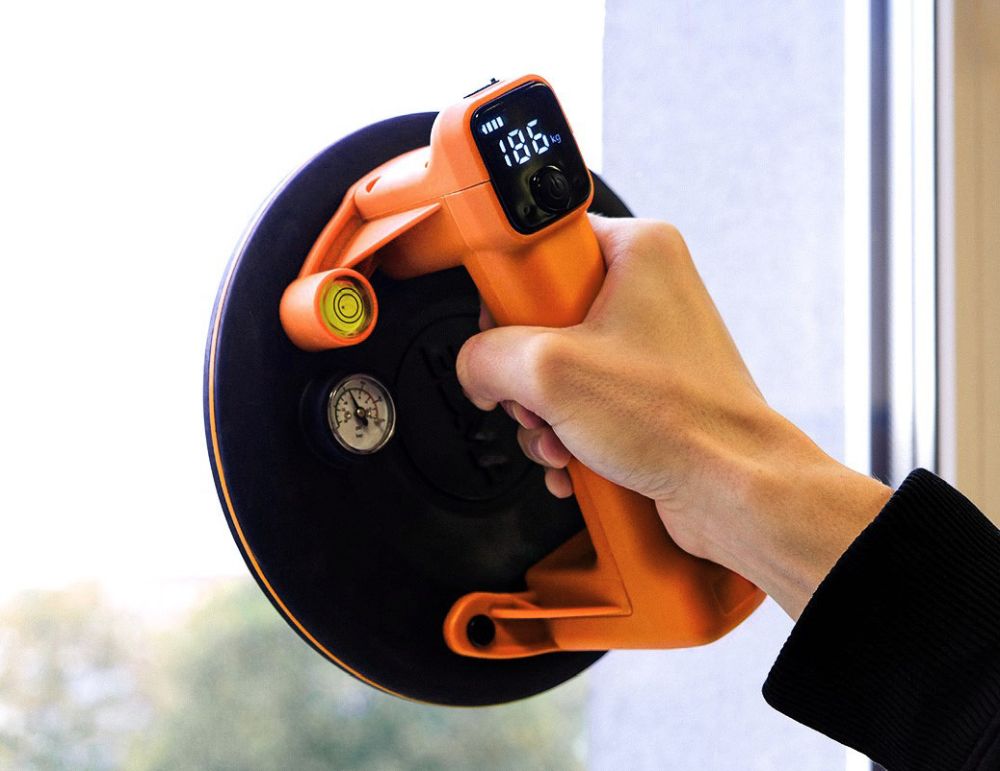 Novinka: <small>Výkonná aku přísavka, která unese až 160 kg!</small>