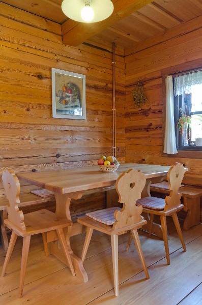 tradiční roubenka interiér 2