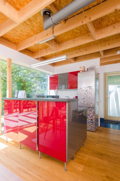 Dřevostavba na víkend interiér kuchyně