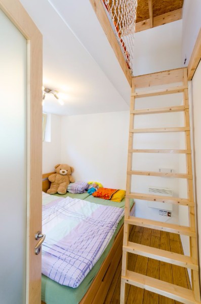 Dřevostavba na víkend interiér ložnice