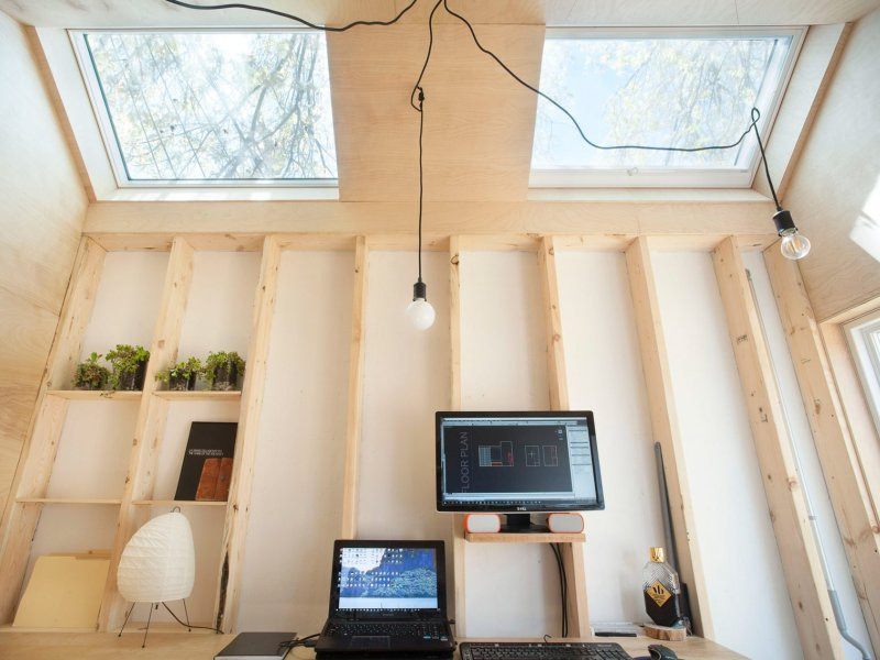 střešní okna pracovna na zahradě