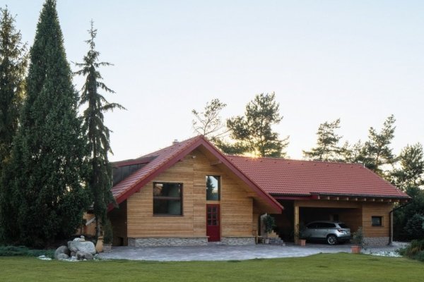 rezidence-nad-zatopenym-lomem-v-jesenicich-drevostavba-na-klic