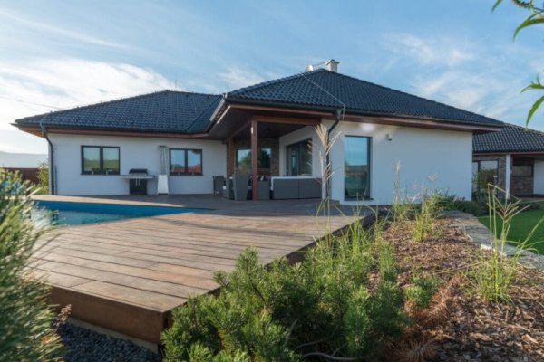 merkur-126-drevostavba-na-klic