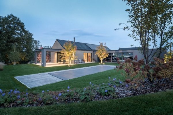 moderni-roubena-drevostavba-kontio