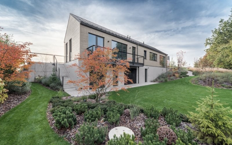 moderni-roubena-drevostavba-kontio