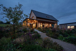 Rozkvetlá dřevěná symfonie