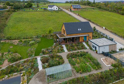 Rozkvetlá dřevěná symfonie