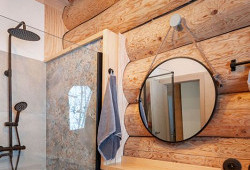 Když si silná žena postaví hlavu, postaví i srub