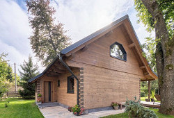 Roubenka se dvěma labradory