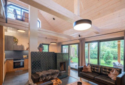 Roubenka se dvěma labradory