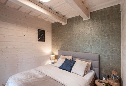 Roubenka se dvěma labradory