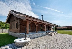 Zrcadlová roubenka na soutoku