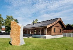 Zrcadlová roubenka na soutoku