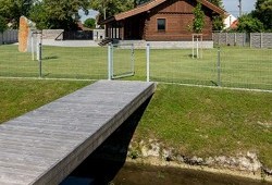 Zrcadlová roubenka na soutoku