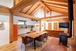 Zrcadlová roubenka na soutoku