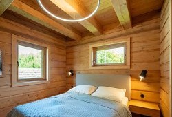 Zrcadlová roubenka na soutoku