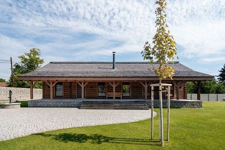 Zrcadlová roubenka na soutoku