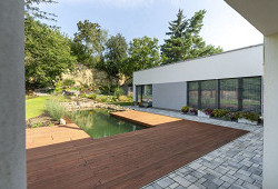 Pod tou skálou, kde si voda nechá poroučet