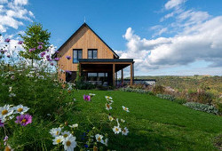 Rozkvetlá dřevěná symfonie