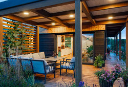 Rozkvetlá dřevěná symfonie