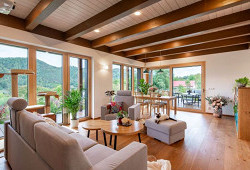 Rozkvetlá dřevěná symfonie