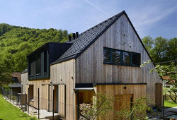 V dobré společnosti