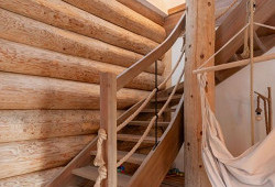 Když si silná žena postaví hlavu, postaví i srub