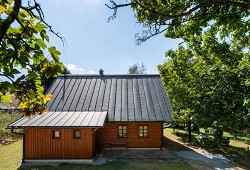 Roubenka s kapličkou