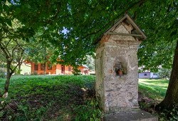 Roubenka s kapličkou