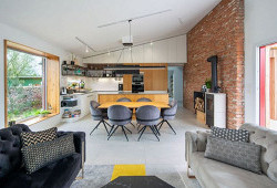 Kde kovářova kobyla bosa nechodí